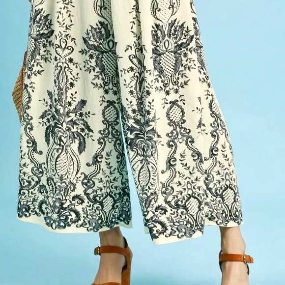 ♥️Hello Gorgeous! Border Print Wide Leg Pants - Cream/Black - Picture 6 of 9
